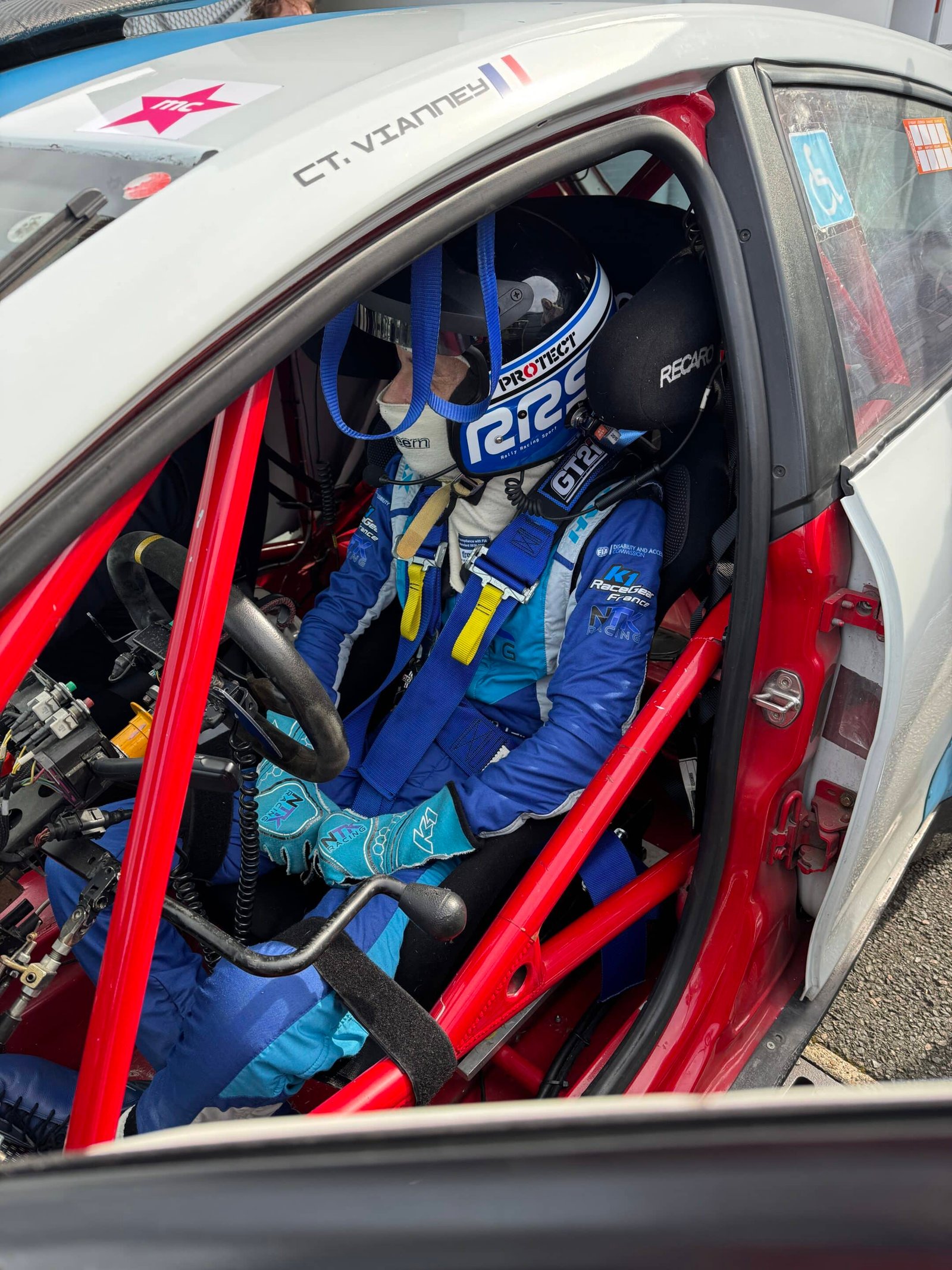 VIANNEY AU VOLANT DE LA SEAT LEON SUPER COPA