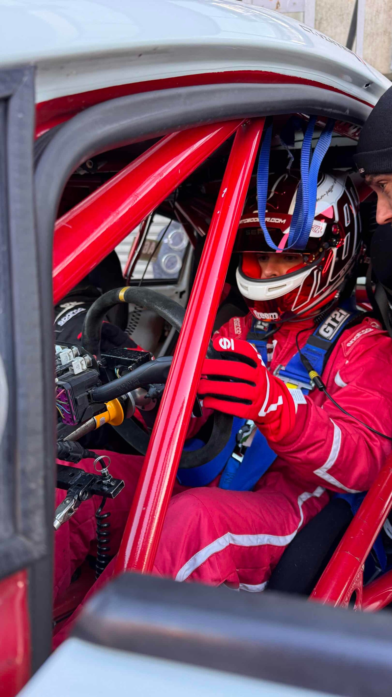 Baptiste au volant de la SEAT TTE