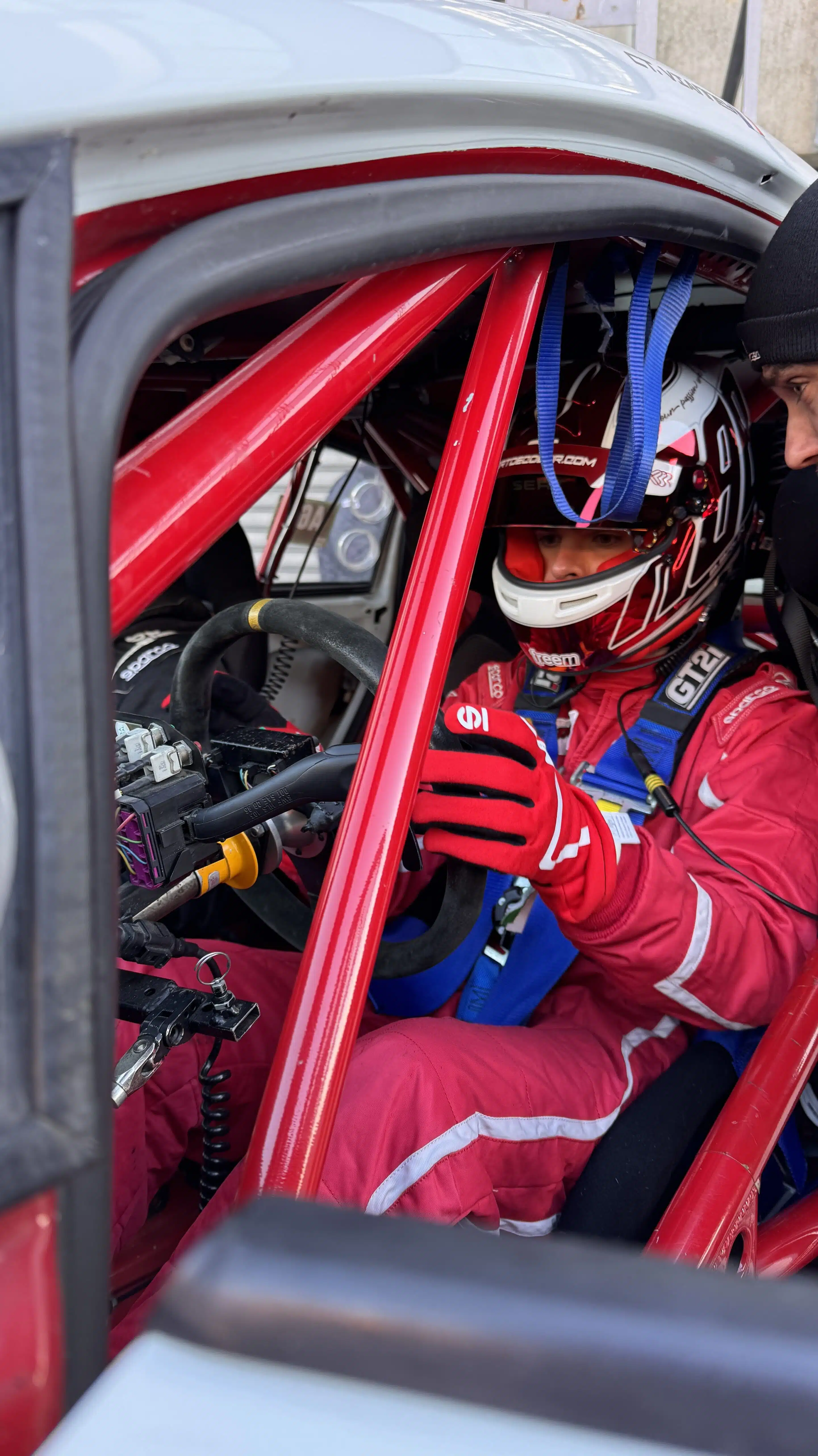 Baptiste au volant de la SEAT TTE