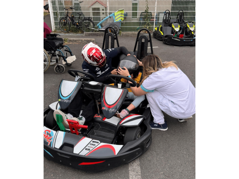 Handikart au coeur de l'hôpital - baptême biplace 2Drive